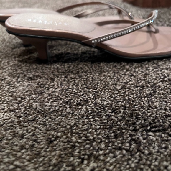 Dress shoes with a kitten heal. - Picture 3 of 3